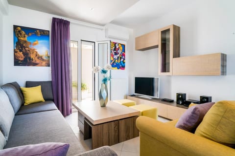 TV and multimedia, Living room, Seating area