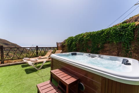 Hot Tub, Solarium