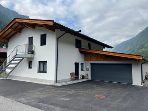 Property building, Facade/entrance