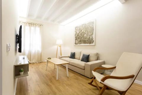 TV and multimedia, Coffee/tea facilities, Living room, Seating area