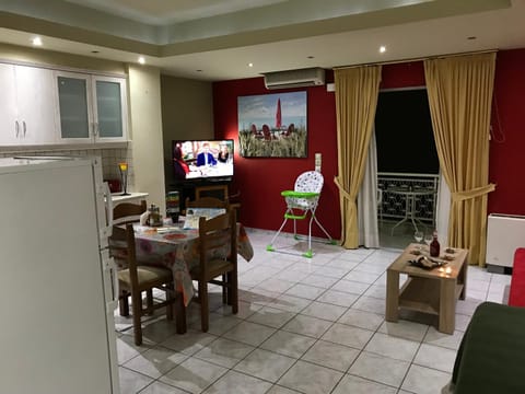 TV and multimedia, Living room, Seating area, Dining area