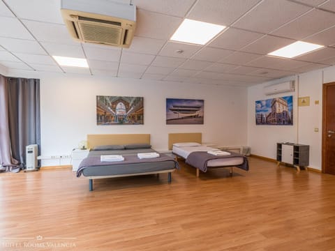 Bed, Photo of the whole room, air conditioner