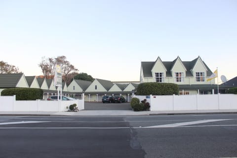 Facade/entrance, Property logo or sign, Street view