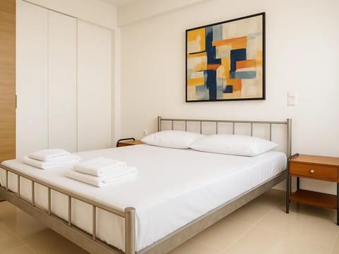 Bed, Bedroom, towels