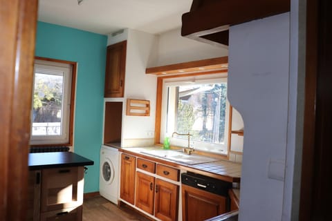 Kitchen or kitchenette, dishwasher, washing machine