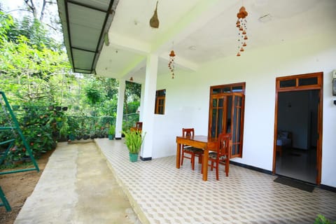Patio, Facade/entrance