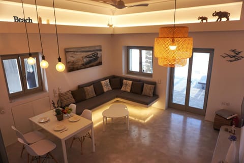 Day, Summer, TV and multimedia, Kitchen or kitchenette, Living room, Seating area, Dining area, On site