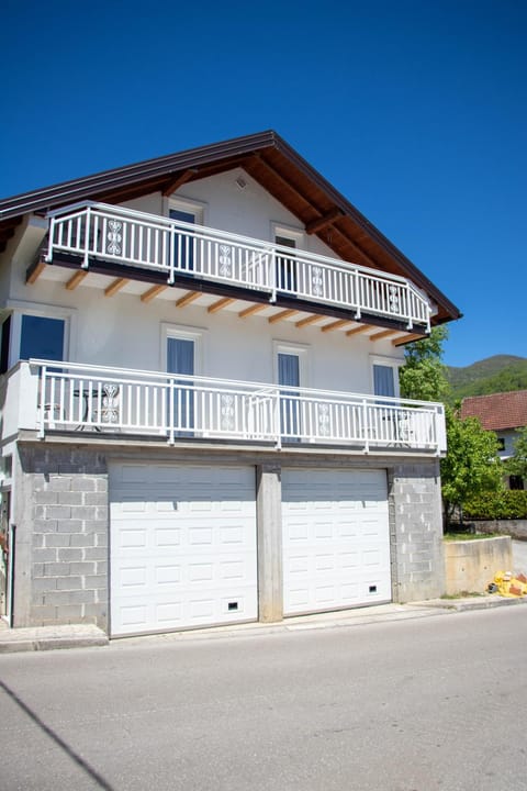 Property building, Facade/entrance, Balcony/Terrace
