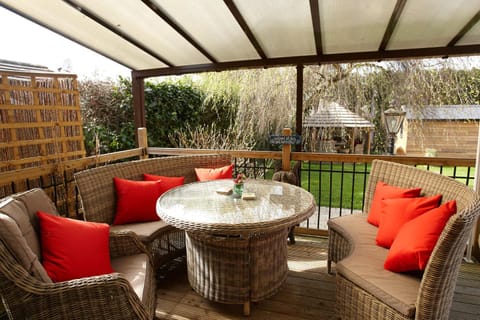 Patio, Garden, Balcony/Terrace, Seating area, Dining area
