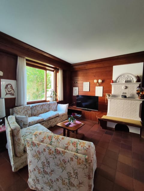 Communal lounge/ TV room, TV and multimedia, Living room, Lounge or bar, Seating area