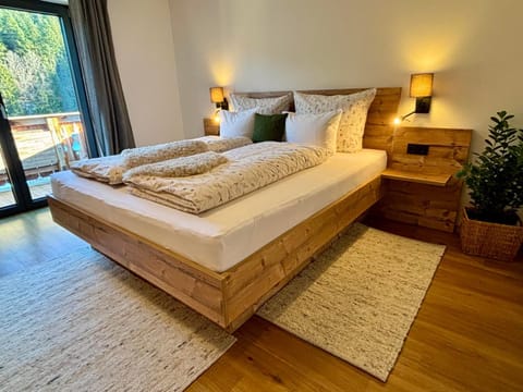 Bed, Balcony/Terrace, Photo of the whole room, Bedroom, Mountain view