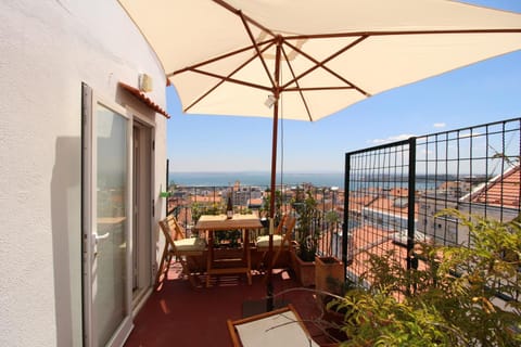 Balcony/Terrace, City view, River view