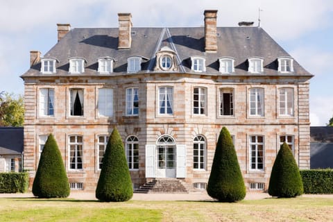 Facade/entrance, Garden