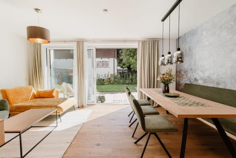Living room, Seating area, Dining area