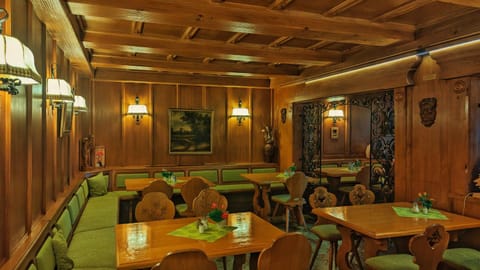 Restaurant/places to eat, internet