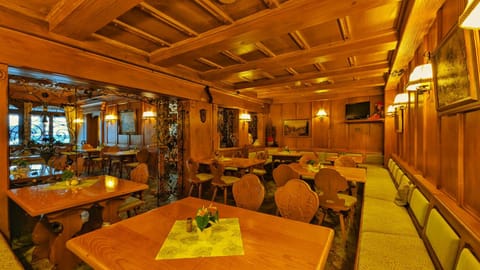 Restaurant/places to eat, internet