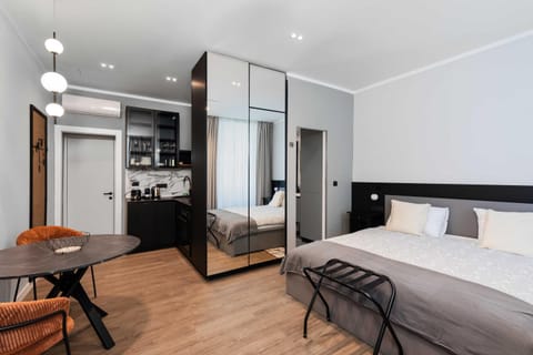 Bed, Kitchen or kitchenette, Living room, Photo of the whole room, Seating area, Dining area, Bedroom, oven, pet friendly, wardrobe, kitchen