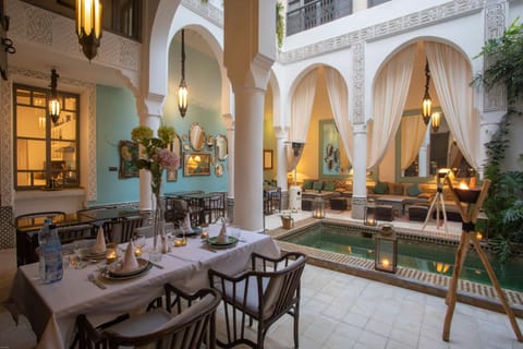 Restaurant/places to eat, Food and drinks, Food, Pool view, Swimming pool, Breakfast
