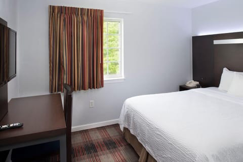 Luxbury Inn & Suites Motel in Maryville