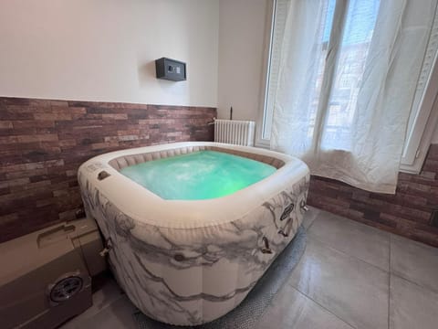 F3 Paris Stade de France & La Villette, 5 min Metro 7 - 6 pers Apartment in Aubervilliers