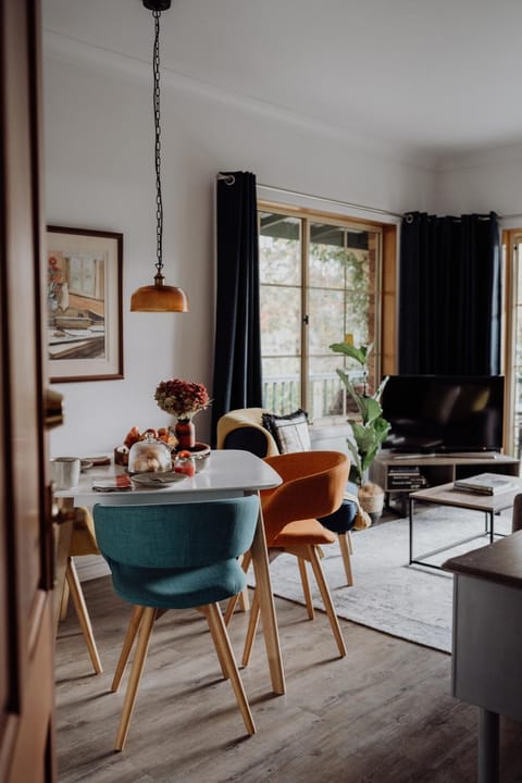 Living room, Seating area, Dining area, kitchen