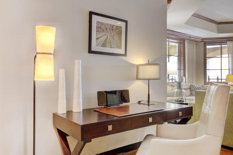 Luxury 2BRDen Ritz-Carlton Residence Apartment in Vail