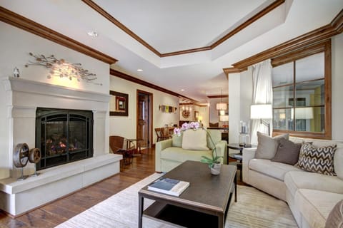 Luxury 2BRDen Ritz-Carlton Residence Apartment in Vail