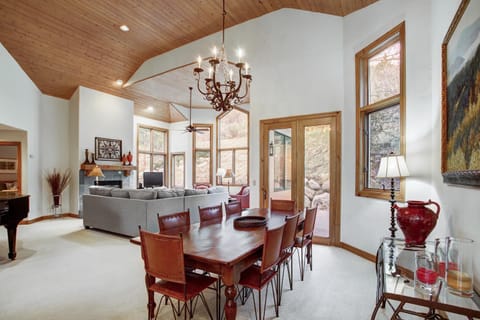 Arrowhead 254 House in Edwards