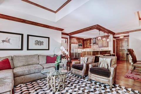 Exclusive 2BR Ritz-Carlton w Mountain Rustic Décor Apartment in Vail