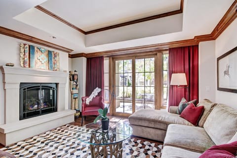 Exclusive 2BR Ritz-Carlton w Mountain Rustic Décor Apartment in Vail