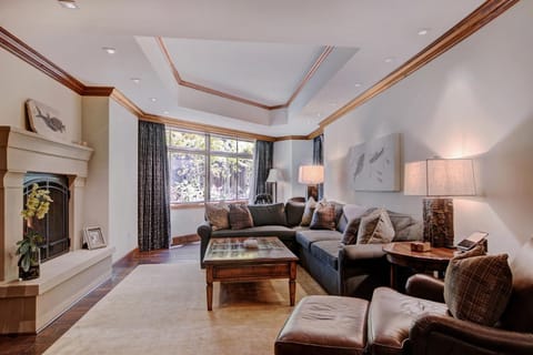 Luxe 2BRDen Ritz-Carlton Residence Quiet Location Apartment in Vail