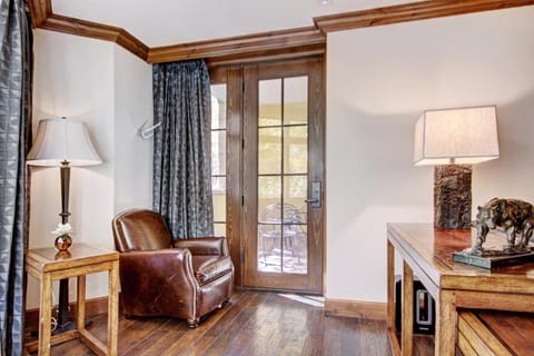 Luxe 2BRDen Ritz-Carlton Residence Quiet Location Apartment in Vail