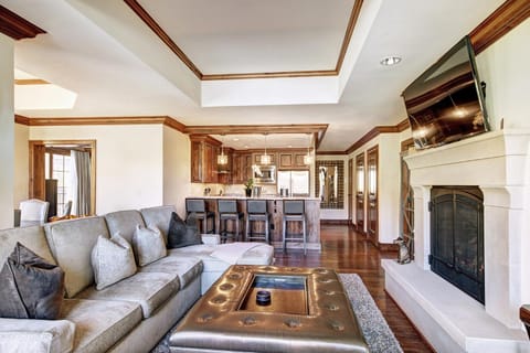 Chic 2 BRDen Ritz-Carlton Condo with Valley Views Apartment in Vail