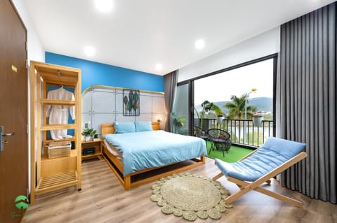 Bedroom, Lake view