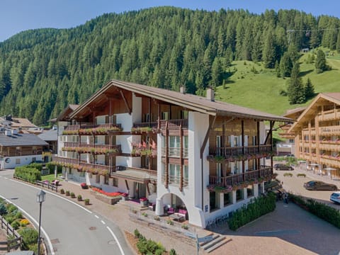 Property building, Spring, Mountain view