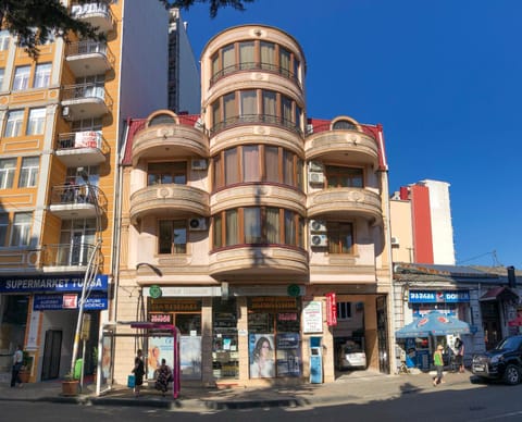 Property building, Facade/entrance