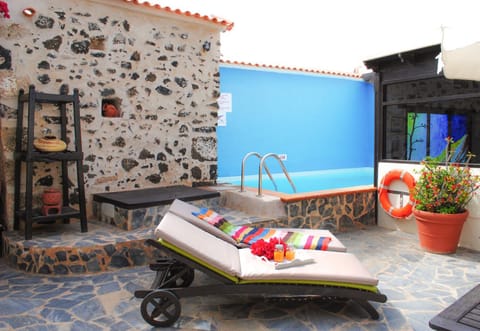 Patio, Swimming pool, Swimming pool