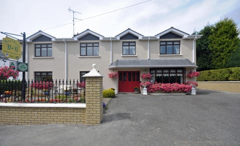 Property building, Facade/entrance, Day