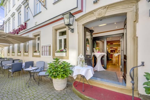 Property building, Restaurant/places to eat, Balcony/Terrace, Banquet/Function facilities