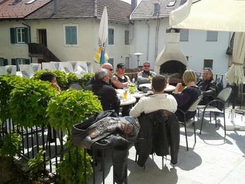 Day, group of guests