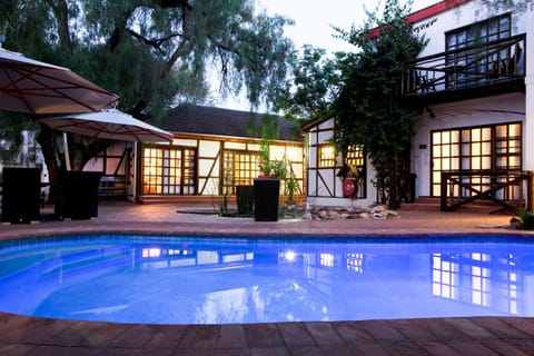 Swimming pool