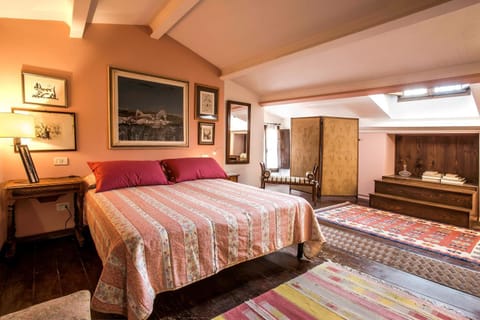 The Artists' Tower Apartment in San Gimignano