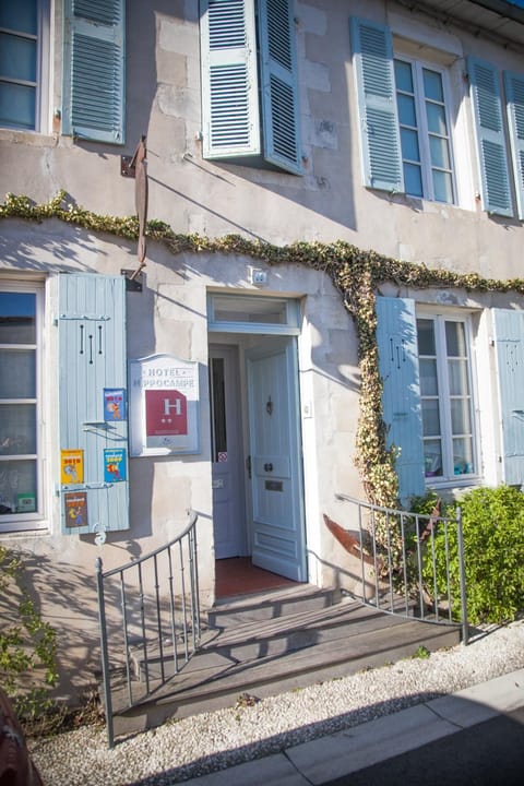 Facade/entrance
