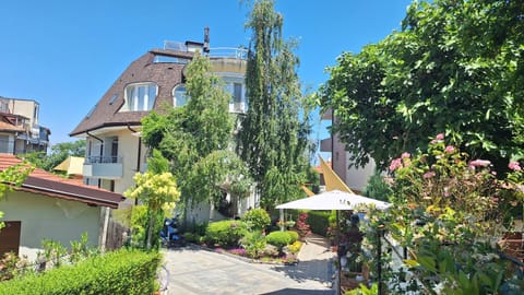 Property building, Day, Inner courtyard view