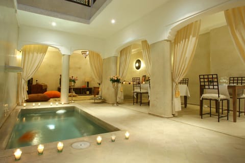 Patio, Living room, Banquet/Function facilities, Swimming pool
