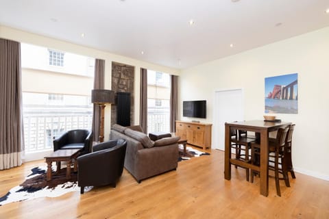 TV and multimedia, Living room, Seating area, Dining area, Evening entertainment