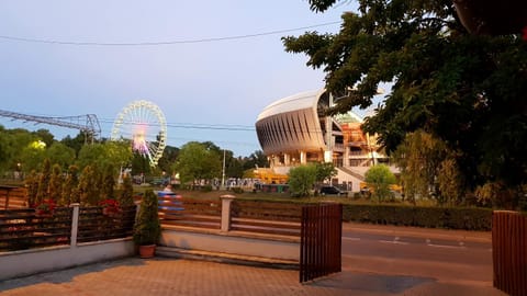 Nearby landmark, On site, City view