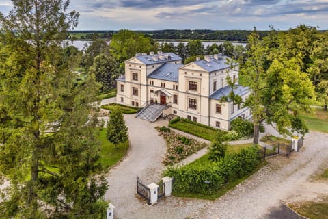 Property building, Spring, Day, Natural landscape, Bird's eye view, Garden, Garden view, Lake view