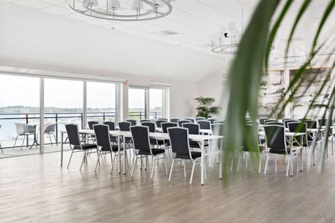 Meeting/conference room