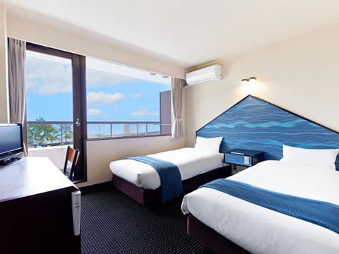 Bed, TV and multimedia, Photo of the whole room, Sea view, air conditioner